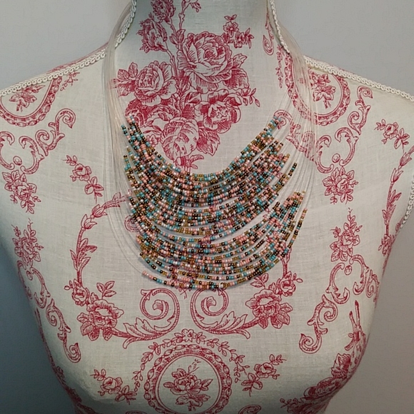 Forever 21 necklace and earrings set - Picture 4 of 6